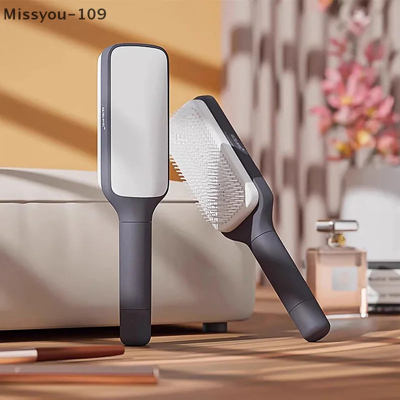 Retractable self -cleaning hair brush